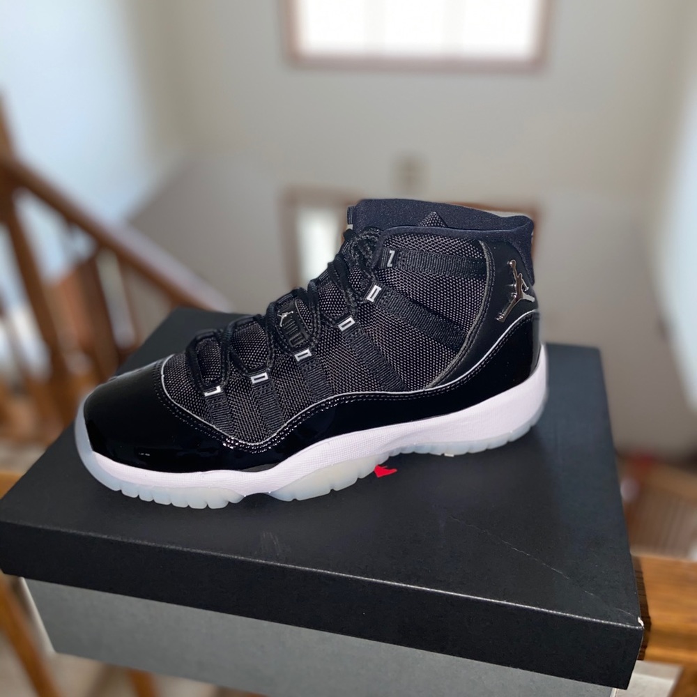 Jordan 11 25th anniversary size 6.5